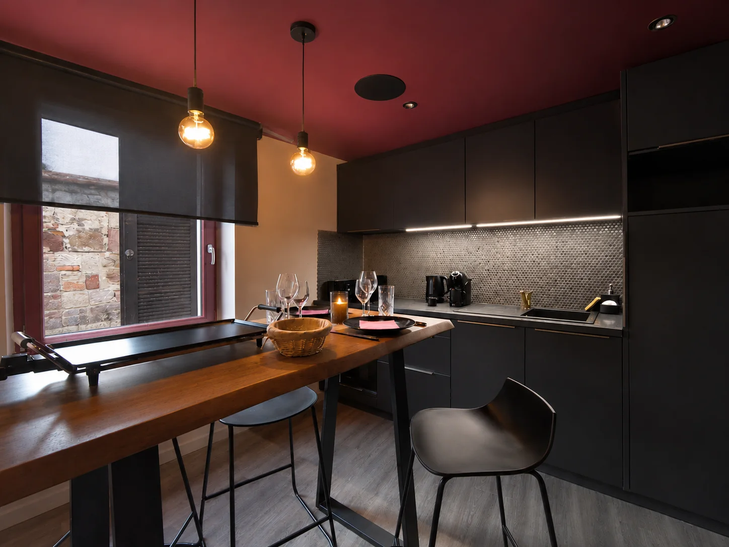 Cuisine &eacute;quip&eacute;e avec plan snack dans la suite privative Love Love