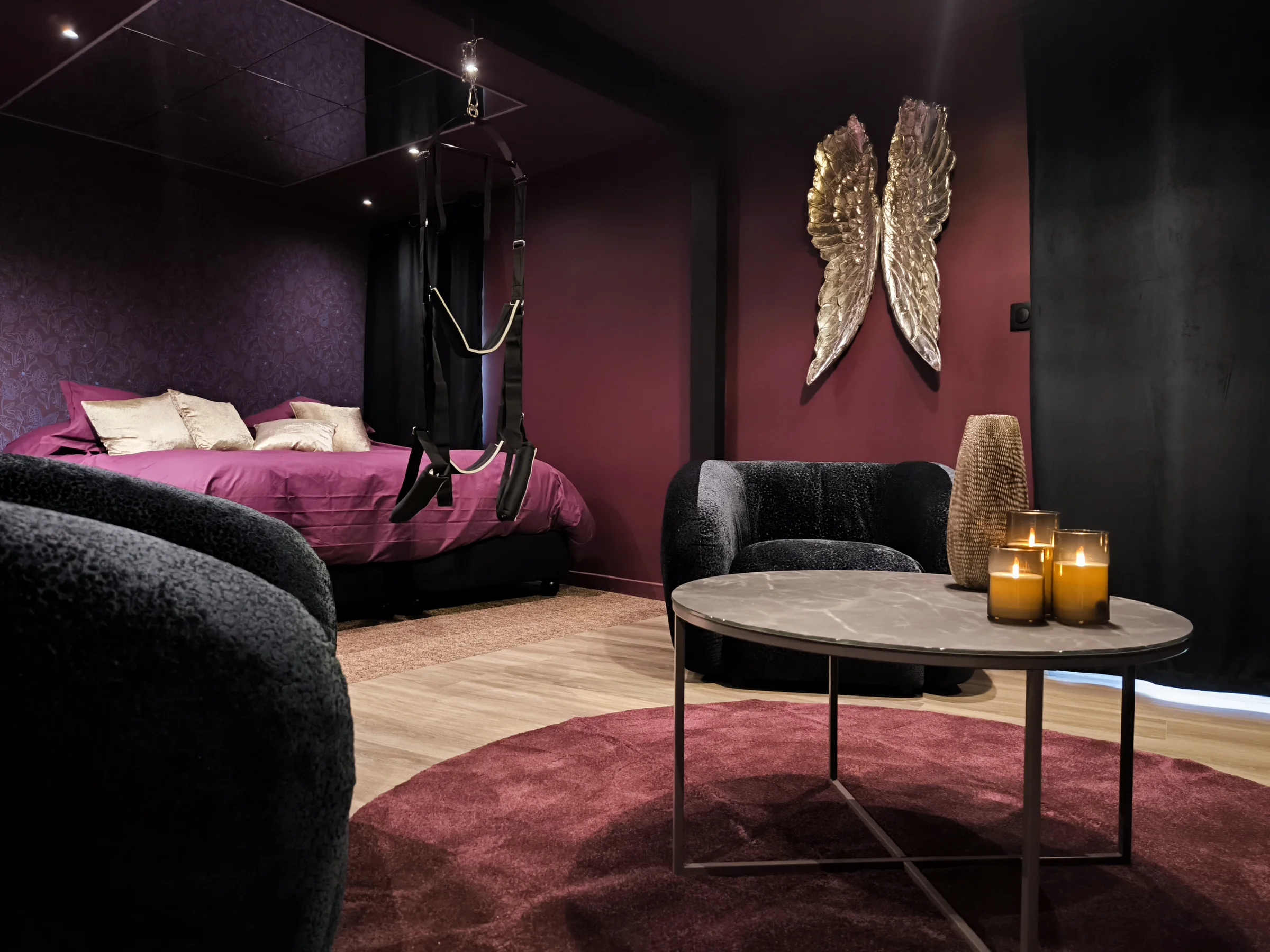 Salon et chambre de la suite privative Love Love à Wissembourg