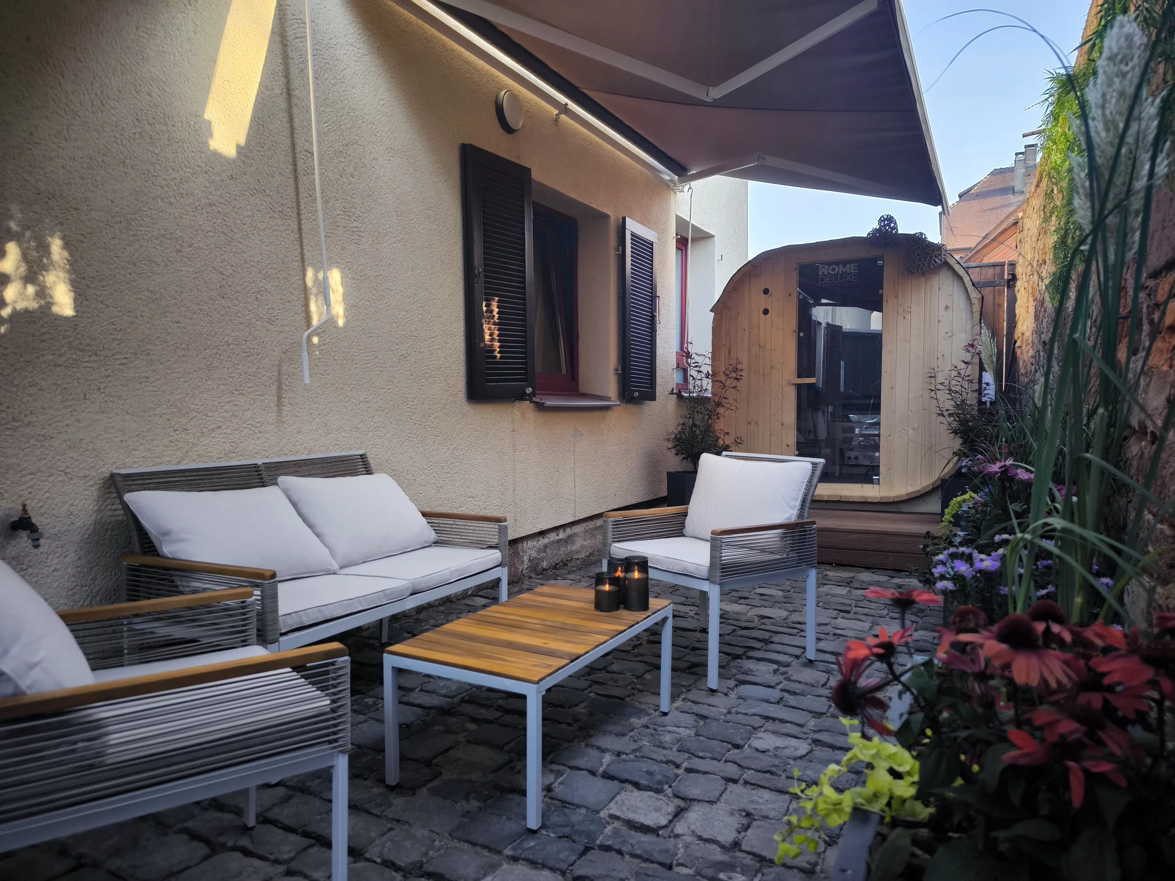 Terrasse privative de la Love Room Love Love à Wissembourg